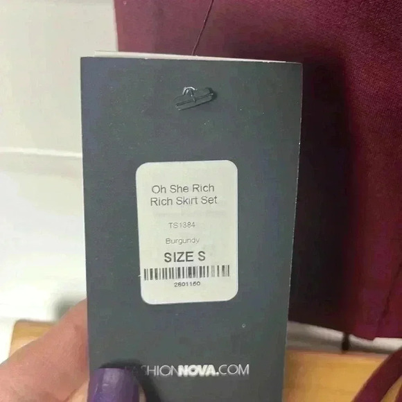 Fashion Nova Oh She Rich Rich Skirt Set Size Small Burgundy NWT - Picture 8 of 11